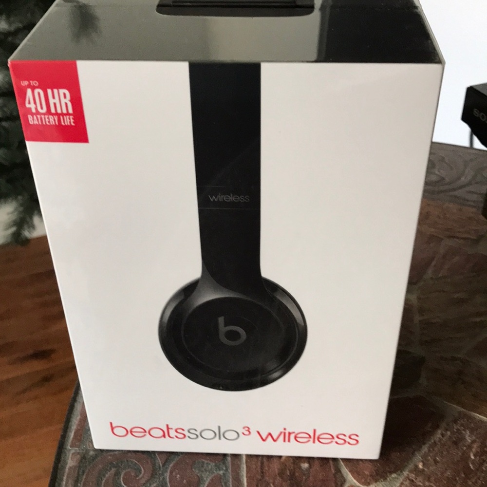 Solo3 wireless beats by dr. dre.